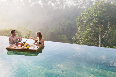 Incredible stays for the ultimate floating dining experience