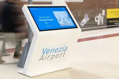 New digital kiosks with interactive map at Venice airport
