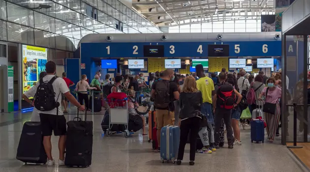 The network of destinations reachable from Cagliari for the summer