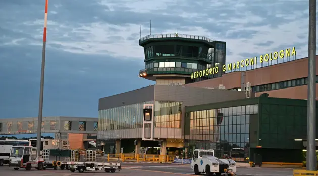 Bologna Airport: runway closed at night for works until 30 September