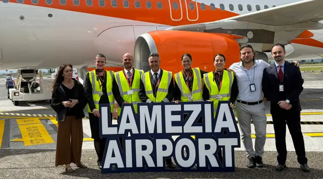 easyJet flies from Lamezia Terme to Paris