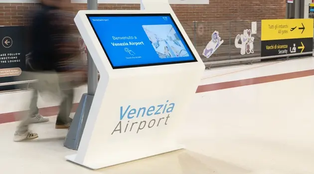 New digital kiosks with interactive map at Venice airport