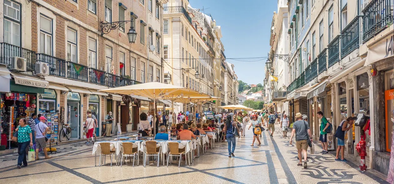 Rue Augusta di Lisbona. Foto: Copyright © Sisterscom.com / Depositphotos