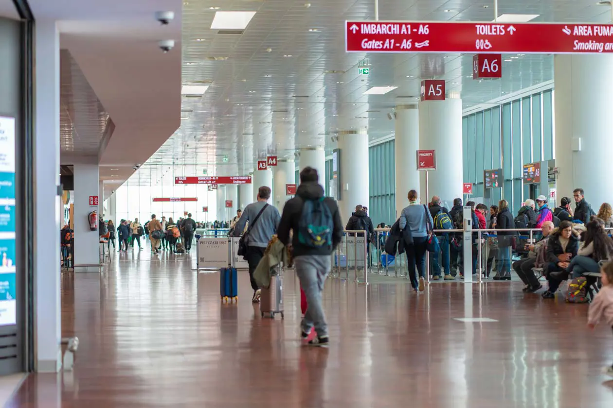 Passeggeri nell'area imbarchi dell'Aeroporto di Milano Bergamo  Foto: Copyright © Milan Bergamo Airport 