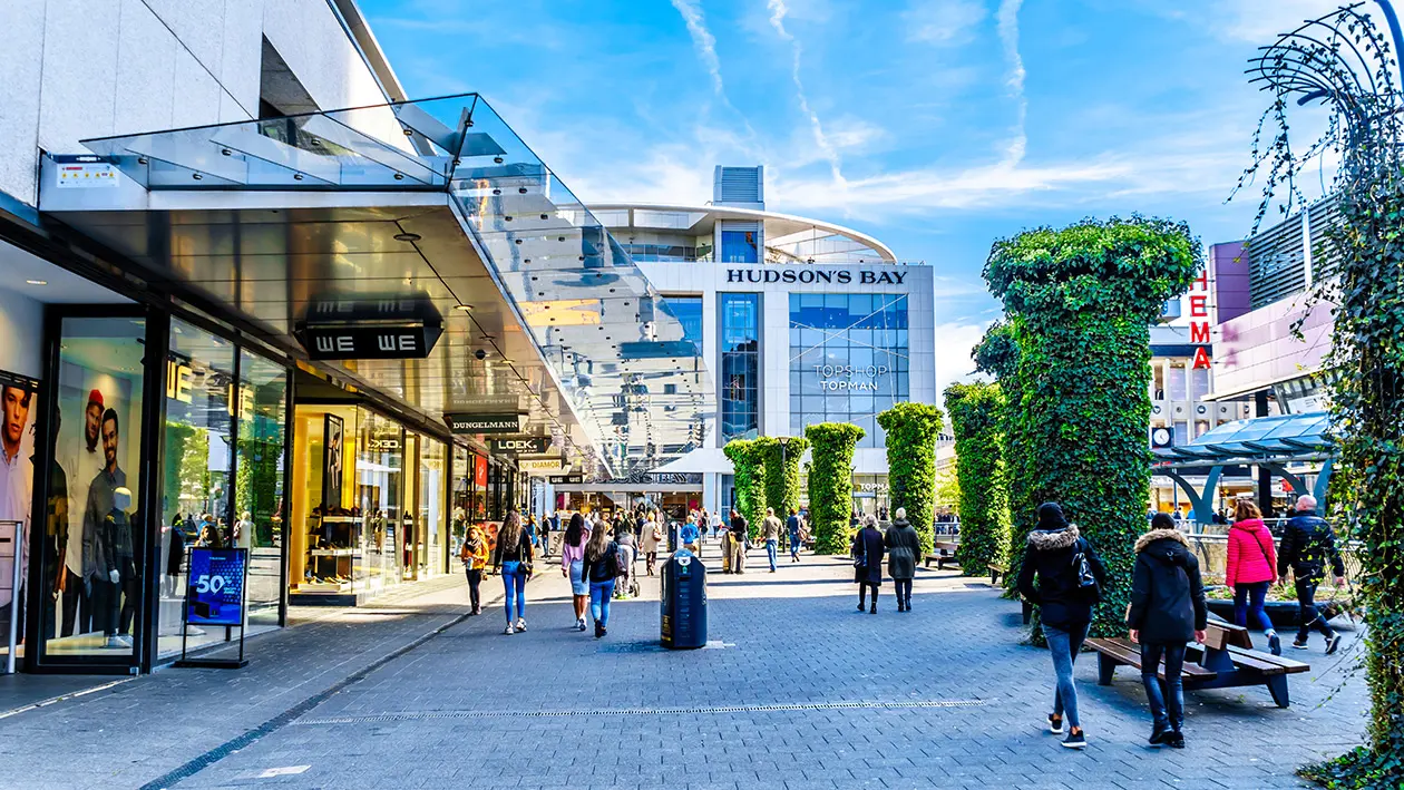 Shopping a Rotterdam Foto: Copyright © Sisterscom.com Depositphotos 