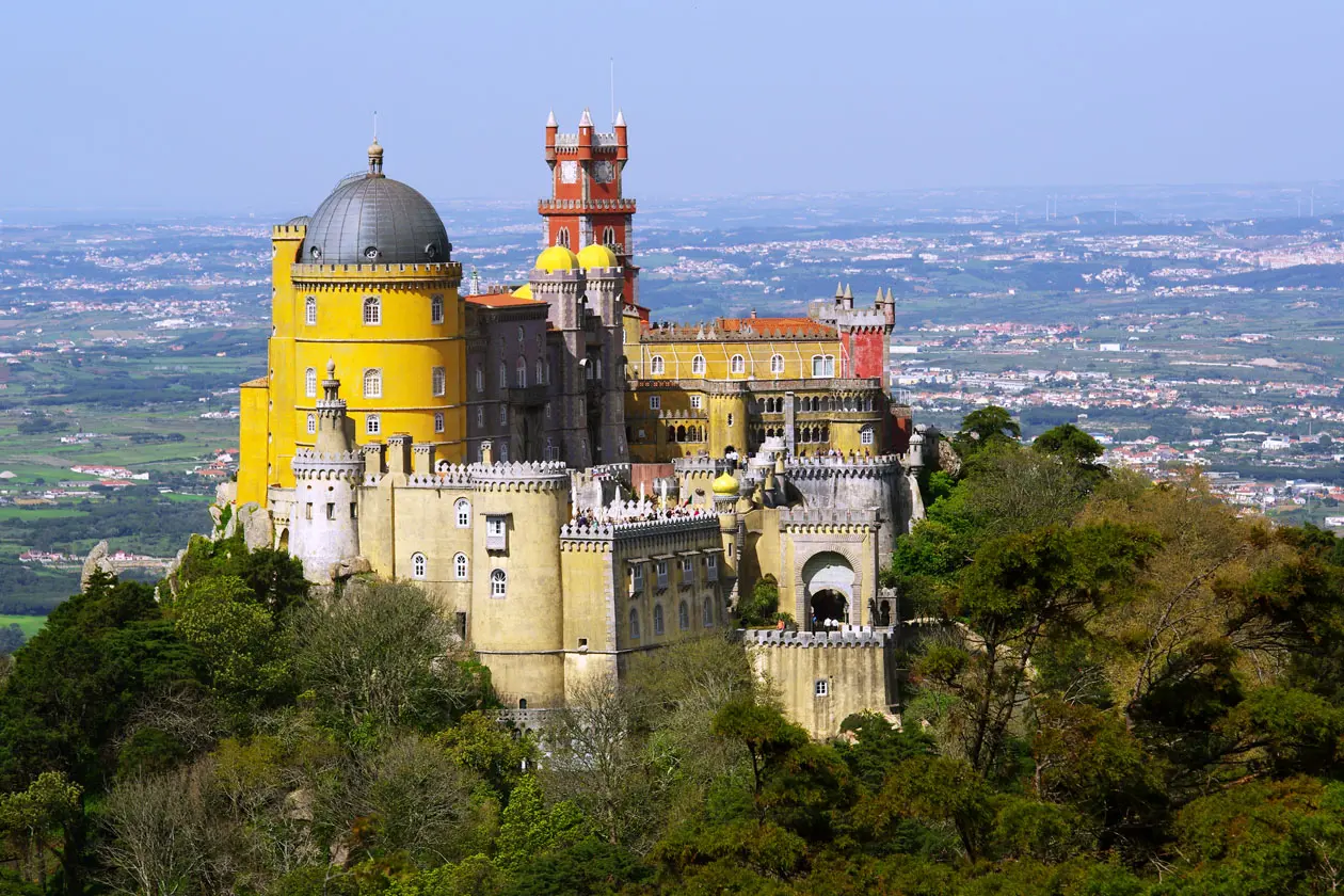 Palácio da Pena a Sintra nei pressi di Lisbona. Foto: Copyright © Sisterscom.com / Depositphotos