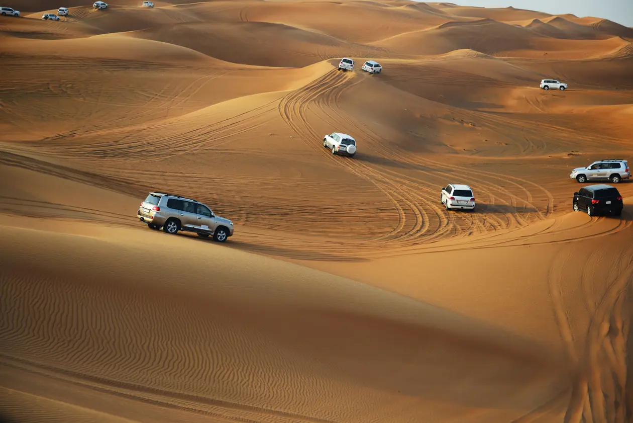 Sharjah Desert Safari Photo: Copyright © Sisterscom.com / Depositphotos