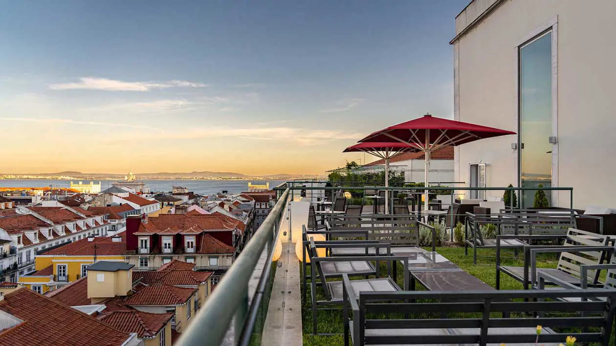 Entretanto, il rooftop del Hotel Chiado. Copyright © Ufficio Stampa Visit Lisboa.