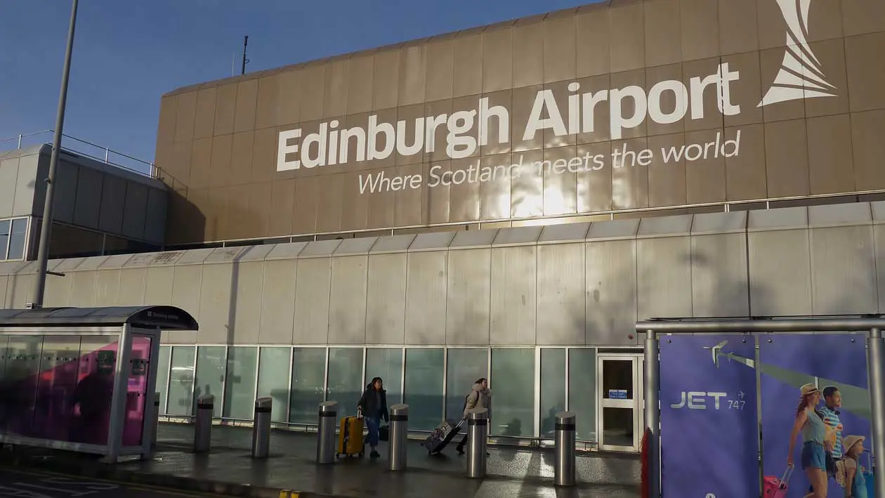 Aeroporto di Edimburgo. Copyright © Sisterscom.com / 4kclips / depositphotos