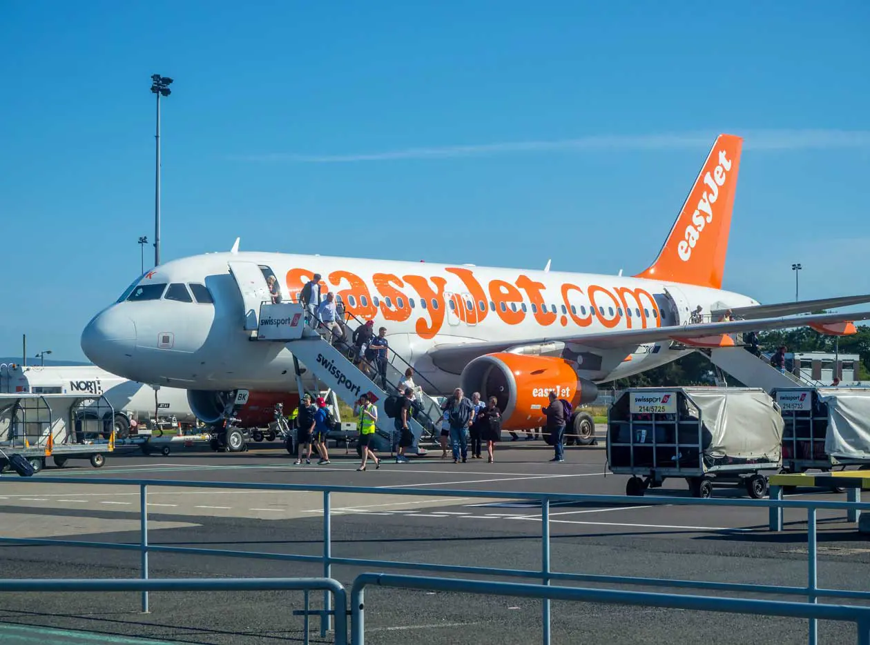 Aeroporto di Belfast, easyjet Copyright © Sisterscom.com / nahlik / Depositphotos 