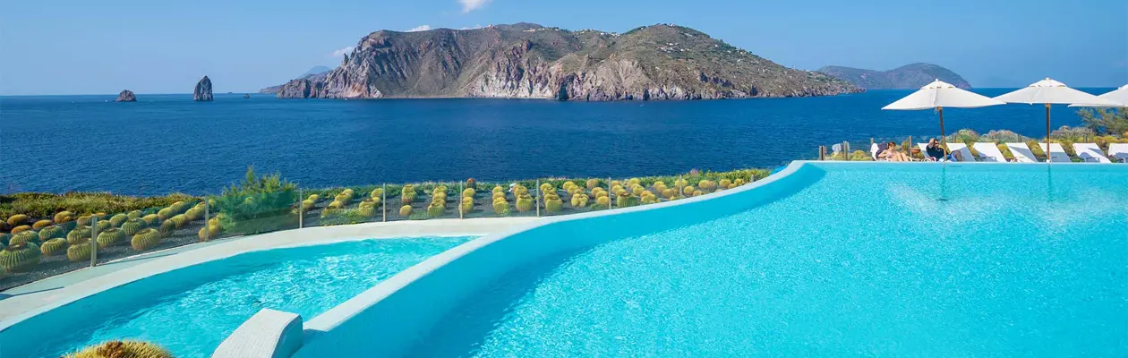 Il lussuoso Therasia Resort Sea & Spa a Vulcano