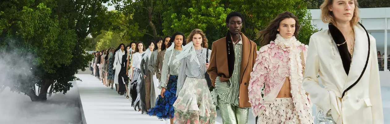 Tailoring, trasparenze e movimento nella collezione donna ready-to-wear di Dior per l’estate