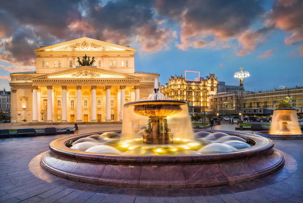 Il teatro Bolshoy Copyright © Sisterscom.com / Shutterstock