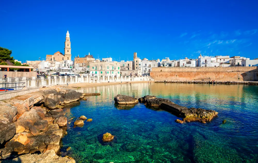 Økonomisk Tårer Tilskyndelse The crystal-clear waters of the Bari coast, places to visit?