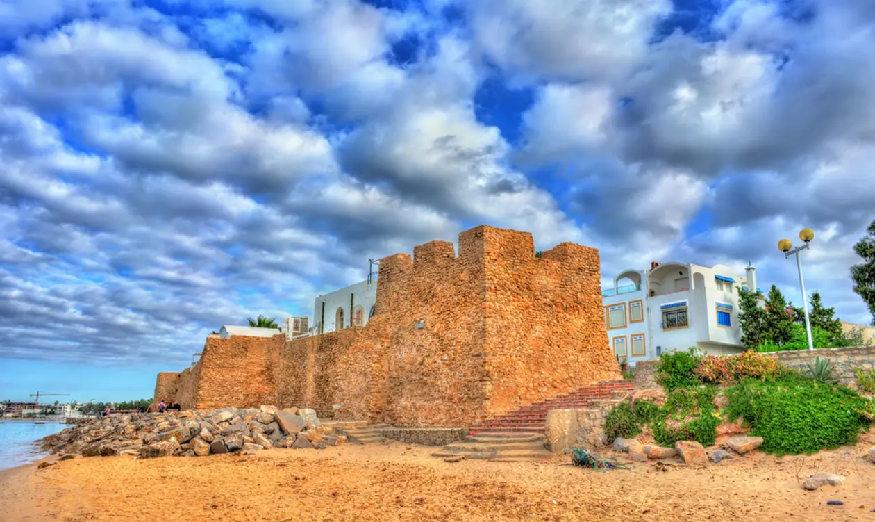 Medina and Fort Copyright © Sisterscom.com / Shutterstock
