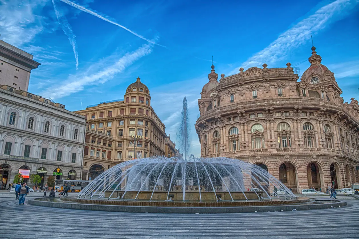 Genova. Piazza De Ferrari. Foto: Copyright © Sisterscom.com, Shutterstock