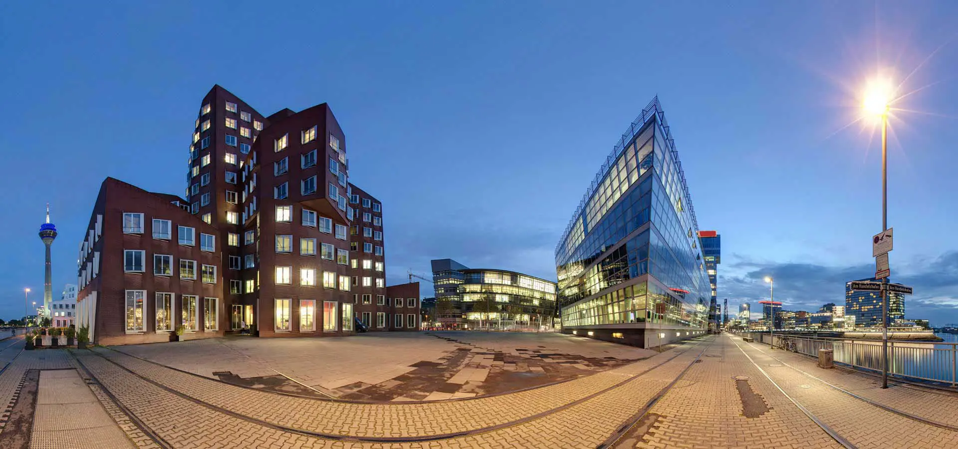 Dusselforf&nbsp;Copyright © Sisterscom.com /&nbsp;Depositphotos