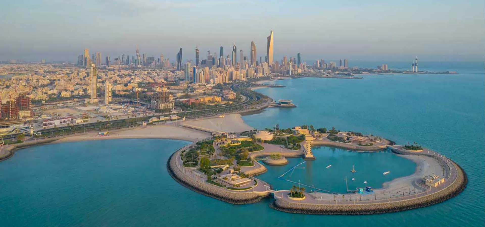 Kuwait City. Copyright ©&nbsp;Sisterscom.com / Depositphotos