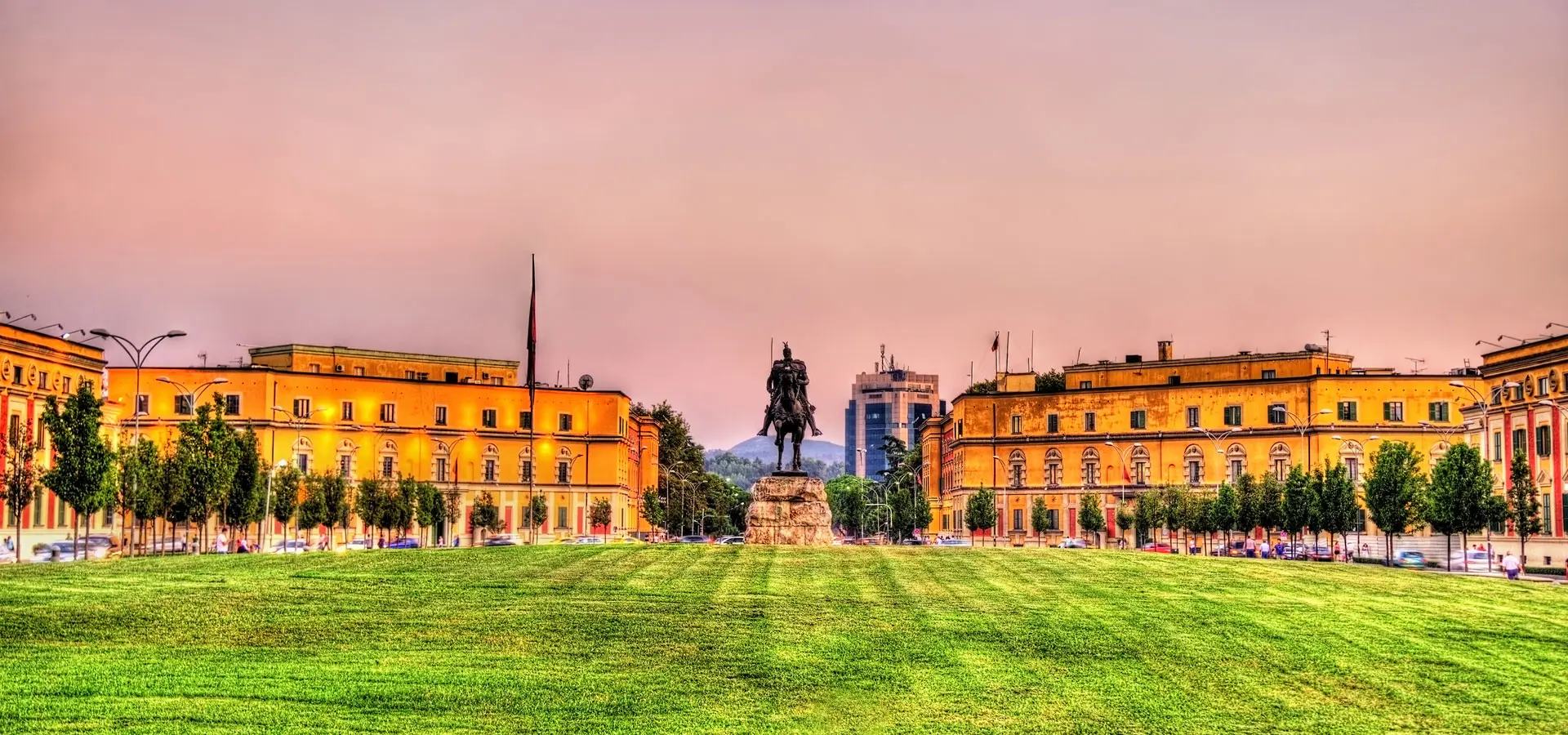 Tirana. Foto:&nbsp;Copyright © Sisterscom.com /&nbsp;Shutterstock