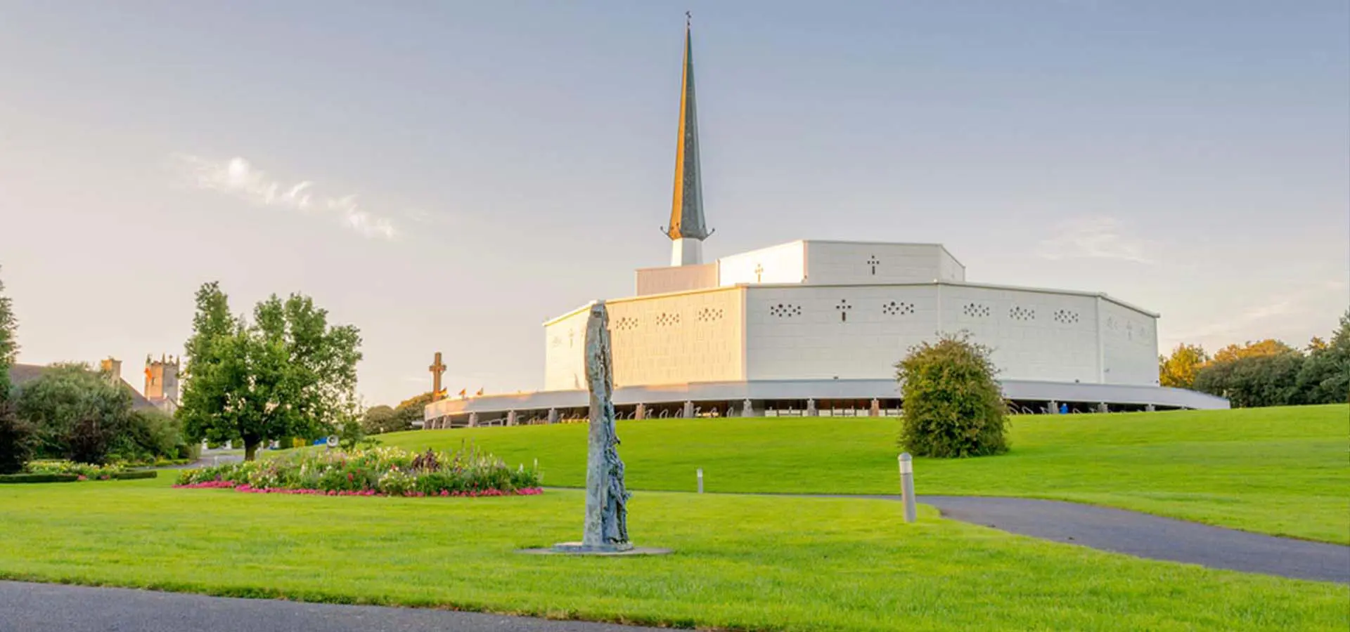 Knock&nbsp;Copyright © Sisterscom.com /&nbsp;Shutterstock