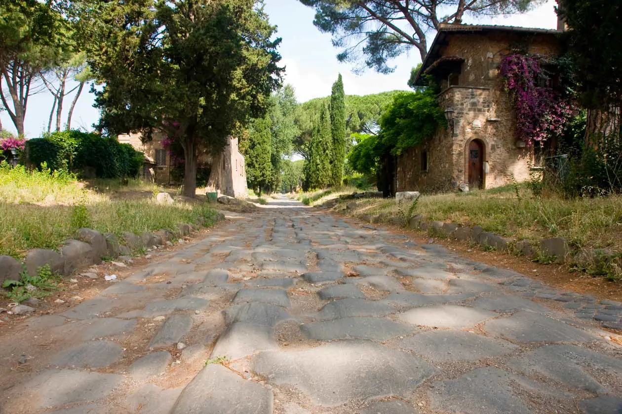 Via Appia Patrimonio Mondiale Copyright © Sisterscom.com / Depositphotos