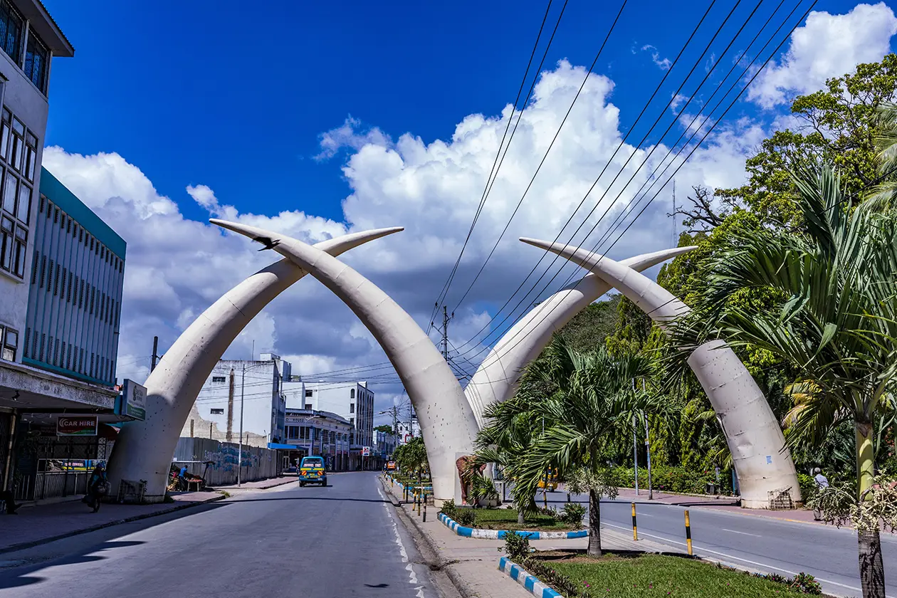 Zanne di Elefante di Mombasa in Moi Avenue Foto: Copyright © Sisterscom.com / Depositphotos