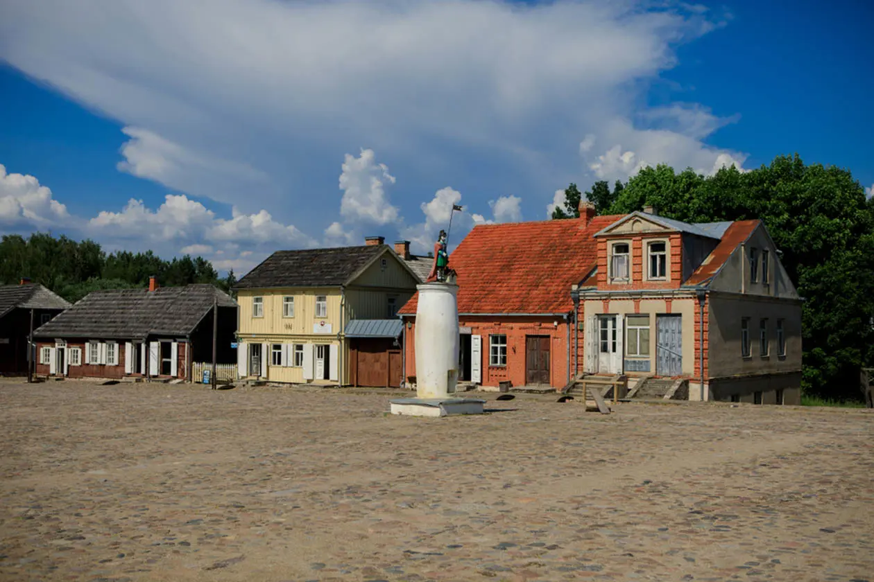 The town of Rumsiskes. Copyright © Sisterscom.com, Shutterstock