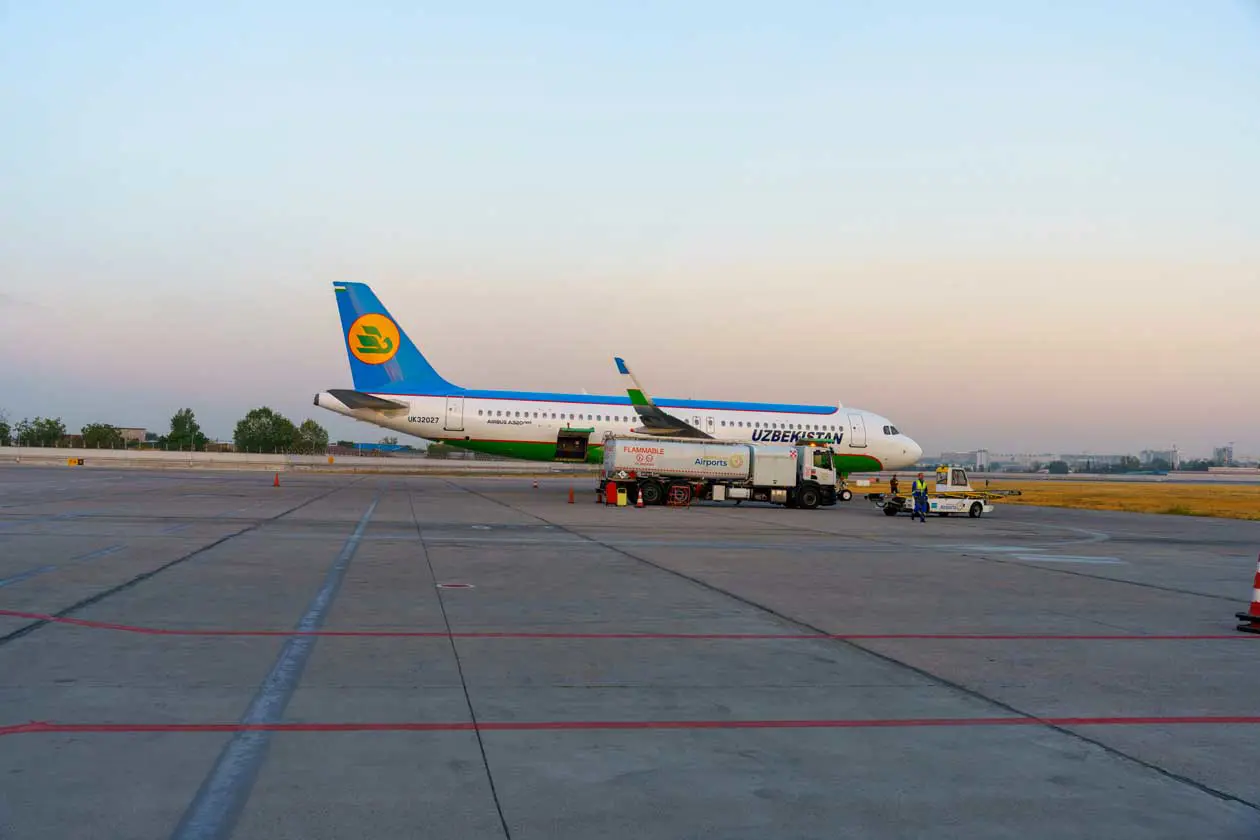 Aeroporto Internazionale di Islam Karimov Tashkent (TAS) Foto e visual ad uso editoriale: Copyright © Sisterscom.com / Depositphotos