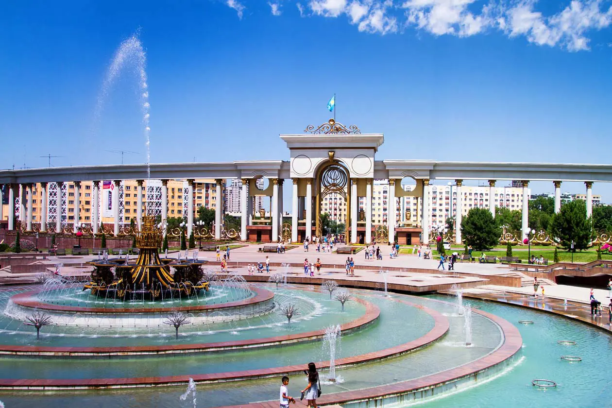 Parco del Primo Presidente della Repubblica del Kazakistan, Almaty Copyright © Sisterscom.com / Depositphotos