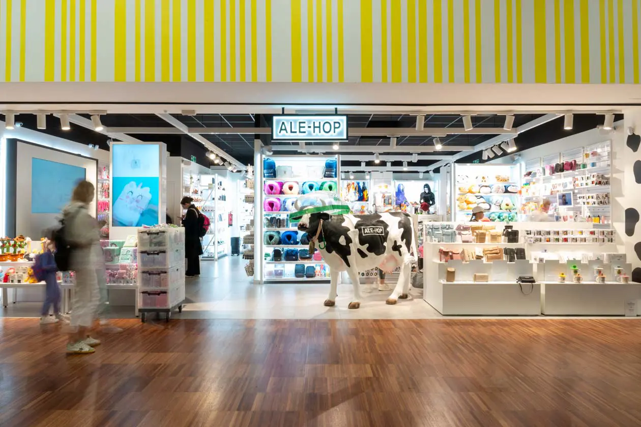 Negozi al primo piano nell'area partenze&nbsp;dopo i controlli di sicurezza&nbsp;Foto:&nbsp;Copyright ©&nbsp;Aeroporto di Milano Bergamo