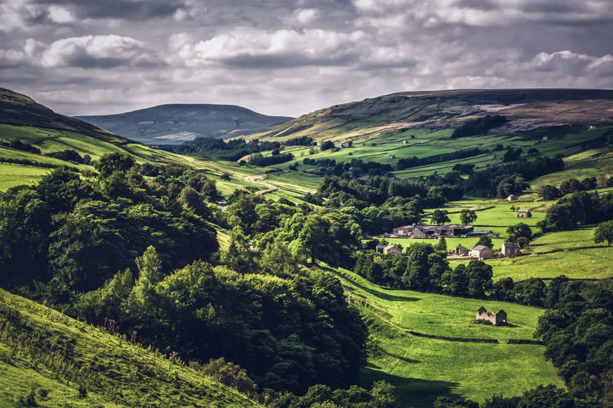 Leeds Bradford Copyright © Sisterscom.com / Shutterstock