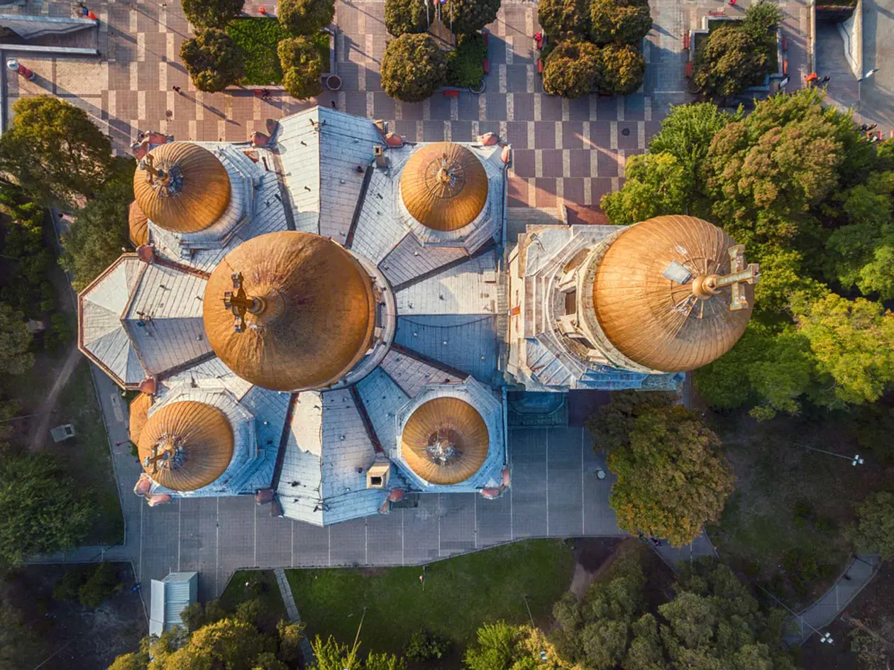 Varna Foto Copyright © Sisterscom.com / Shutterstock
