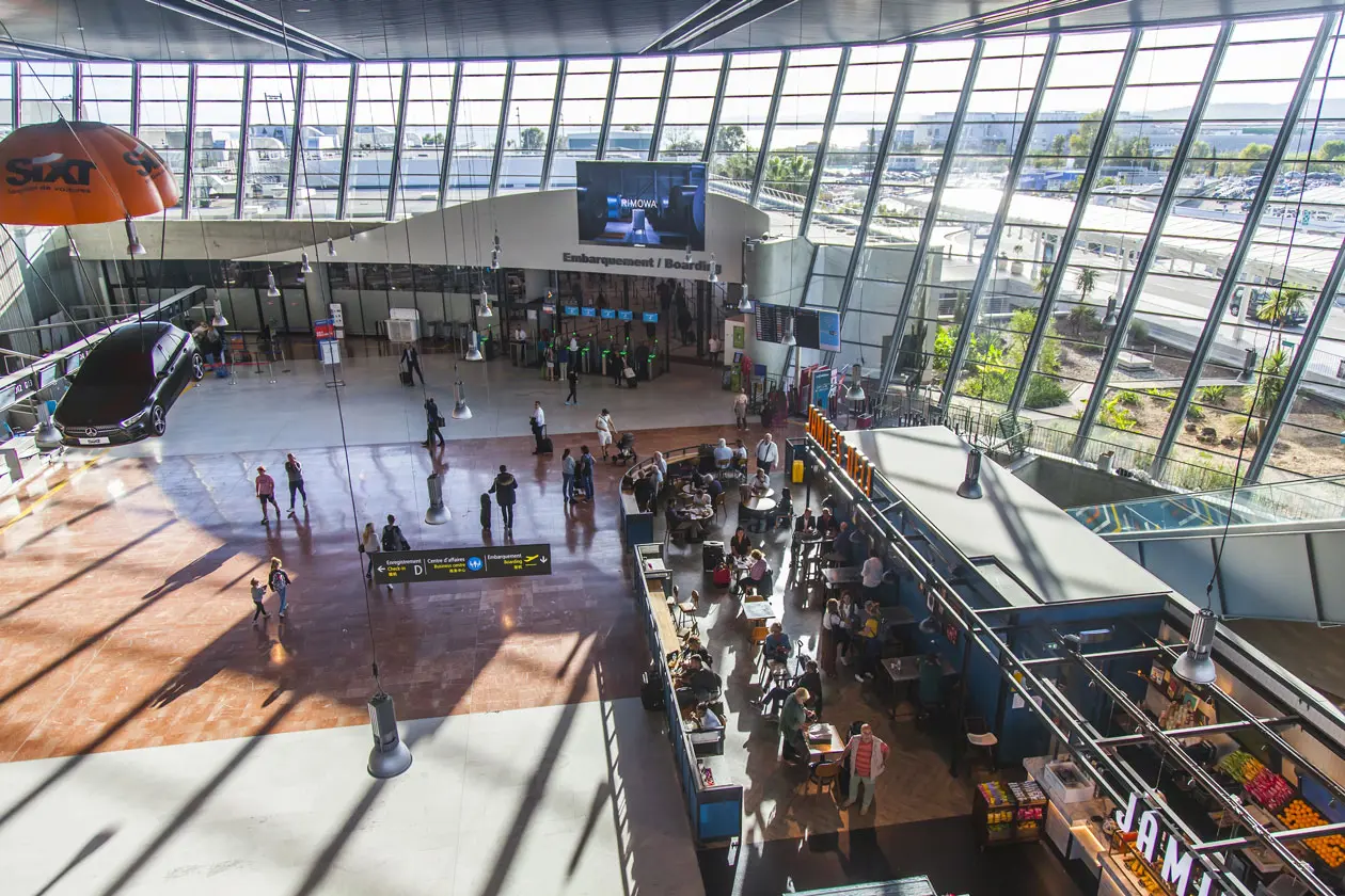 Aeroporto di Nizza Copyright © Sisterscom.com / depositphotos