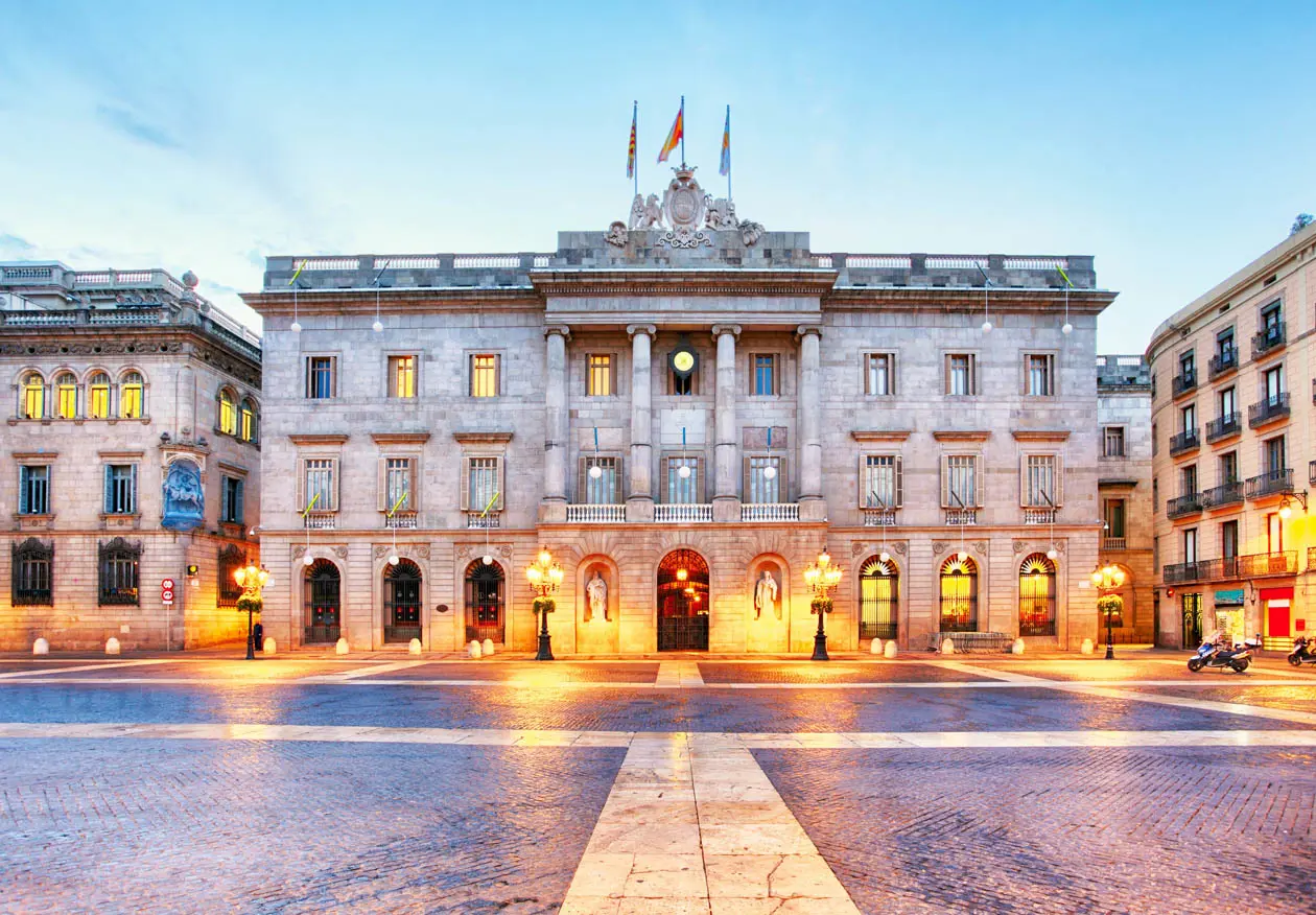 Palazzo del Consiglio Comunale Barcellona, Quartiere Gotico Foto: Copyright © Sisterscom.com / Depositphotos