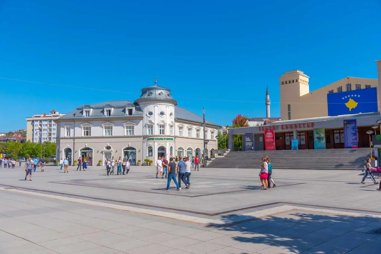 Il centro di Pristina con il Teatro Foto: Copyright © Sisterscom.com /&nbsp;Depositphotos