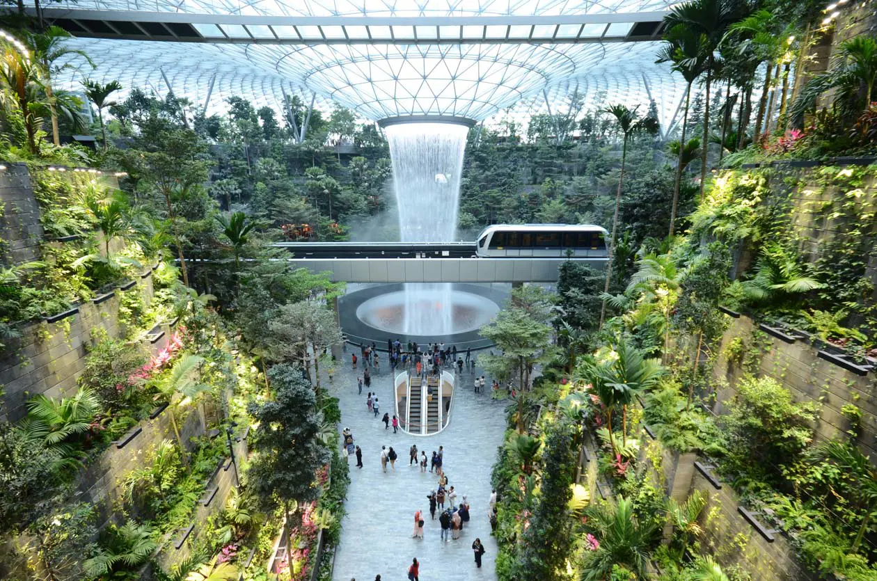 Aeroporto di Singapore Changi Foto: Copyright © Sisterscom.com / Depositphotos
