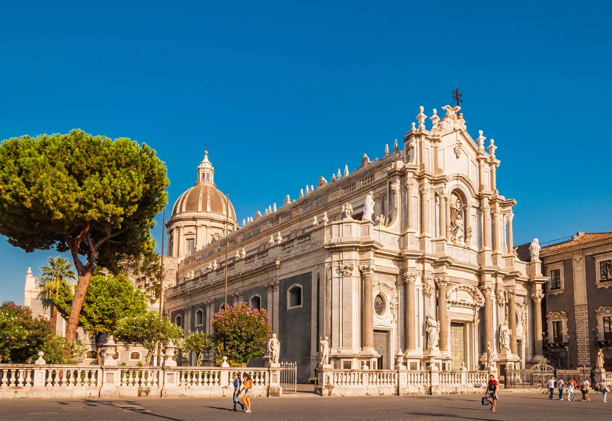 Catania, Cattedrale di Sant’Agata Foto: Copyright © Sisterscom.com / Depositphotos