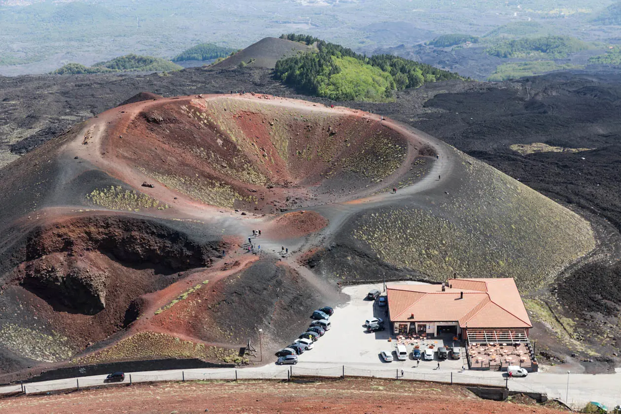 Cratere dell'Etna e Rifugio Sapienza Foto: Copyright © Sisterscom.com / Depositphotos