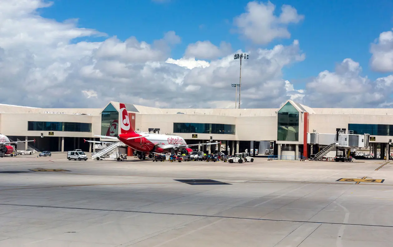 Aeroporto di Palma di Maiorca Copyright © Sisterscom.com / Depositphotos
