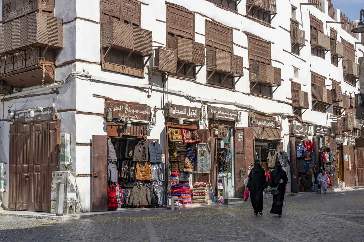 Jeddah,&nbsp;negozi nel quartiere Al-Balad, Patrimonio dell'Umanità&nbsp;Foto: Copyright © Sisterscom.com /&nbsp;Depositphotos