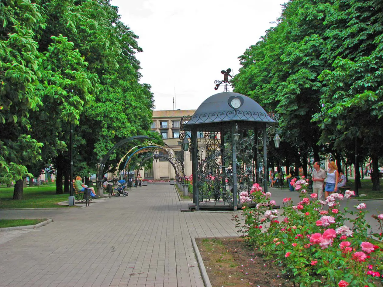 Forged Park. Photo: Copyright © Sisterscom.com, Shutterstock