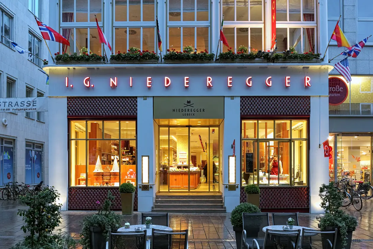 Café Niederegger. Copyright © Sisterscom.com, Shutterstock