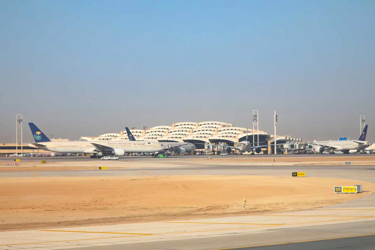 Aeroporto Internazionale King Khalid (RUH) a Riyadh Foto e visual ad uso editoriale: Copyright © Sisterscom.com / swisshippo / Depositphotos