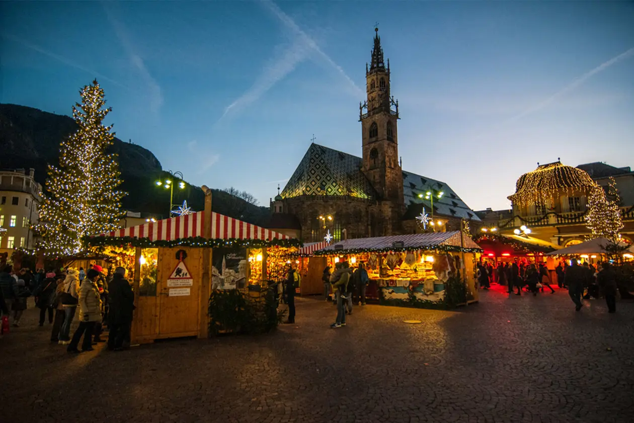 The Christmas market in Bolzano. Copyright © Sisterscom.com / Shutterstock