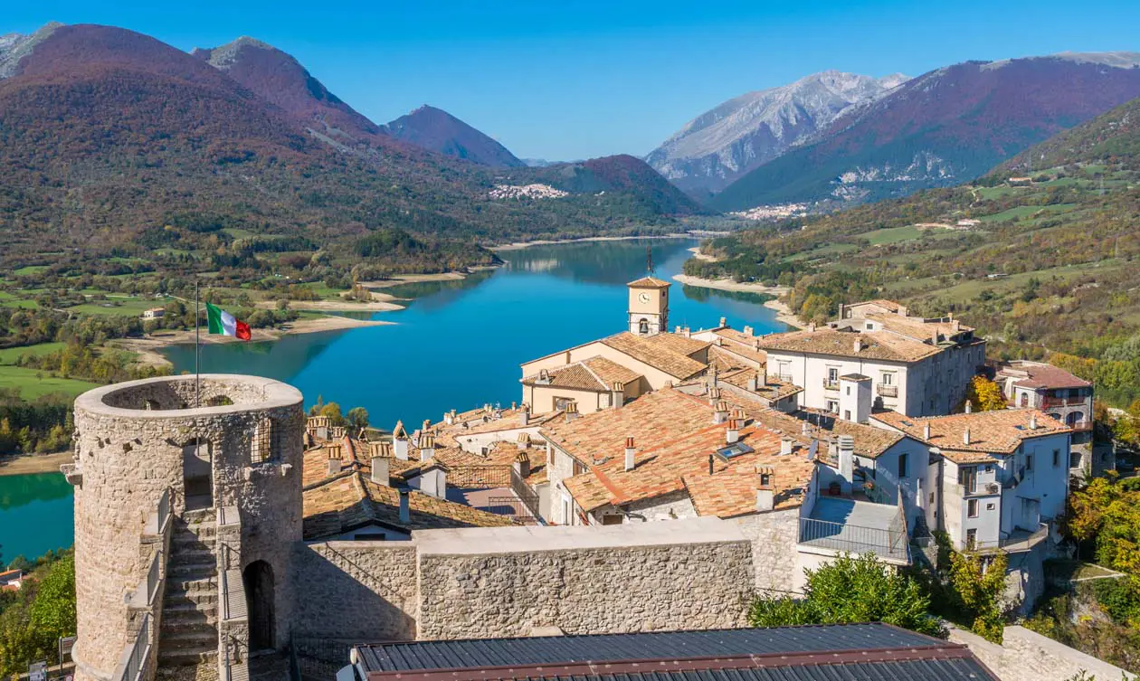 Barrea, Abruzzo Copyright © Sisterscom.com / Depositphotos