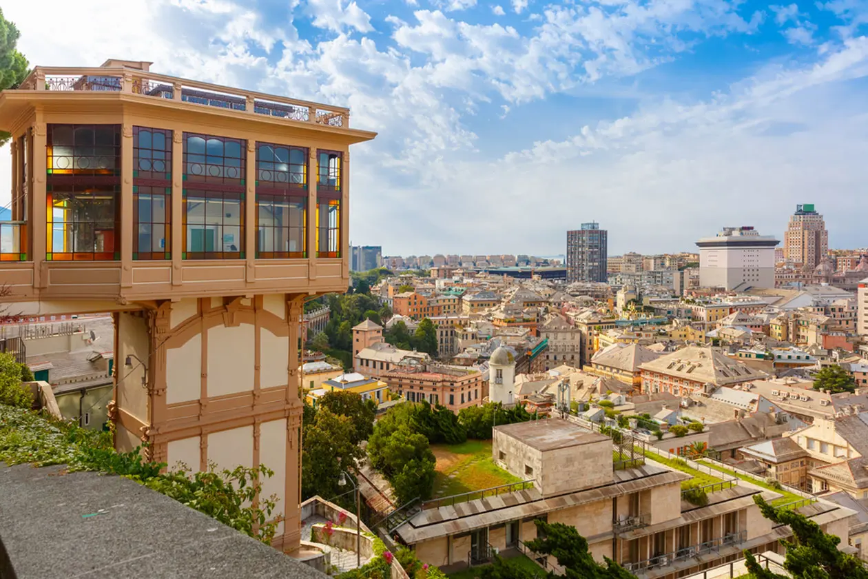 Genova. Ascensore di Castelletto. Foto: Copyright © Sisterscom.com, Shutterstock