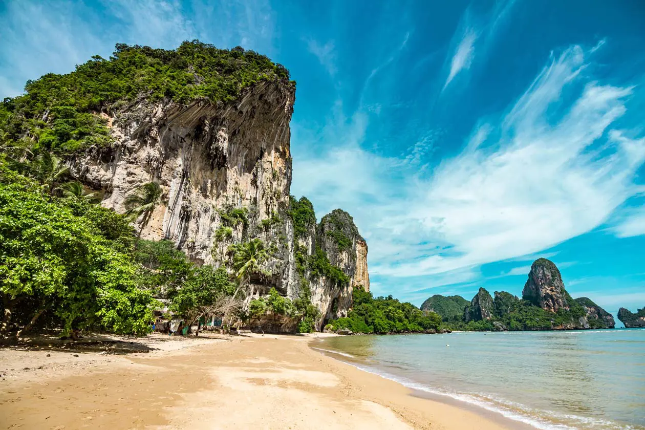 Railay Beach, Ton Sai, Krabi, Thailandia Foto: Copyright © Sisterscom.com / Depositphotos