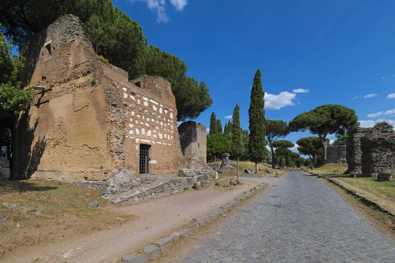 Via Appia Antica, Roma Foto: Copyright © Sisterscom.com / Depositphotos