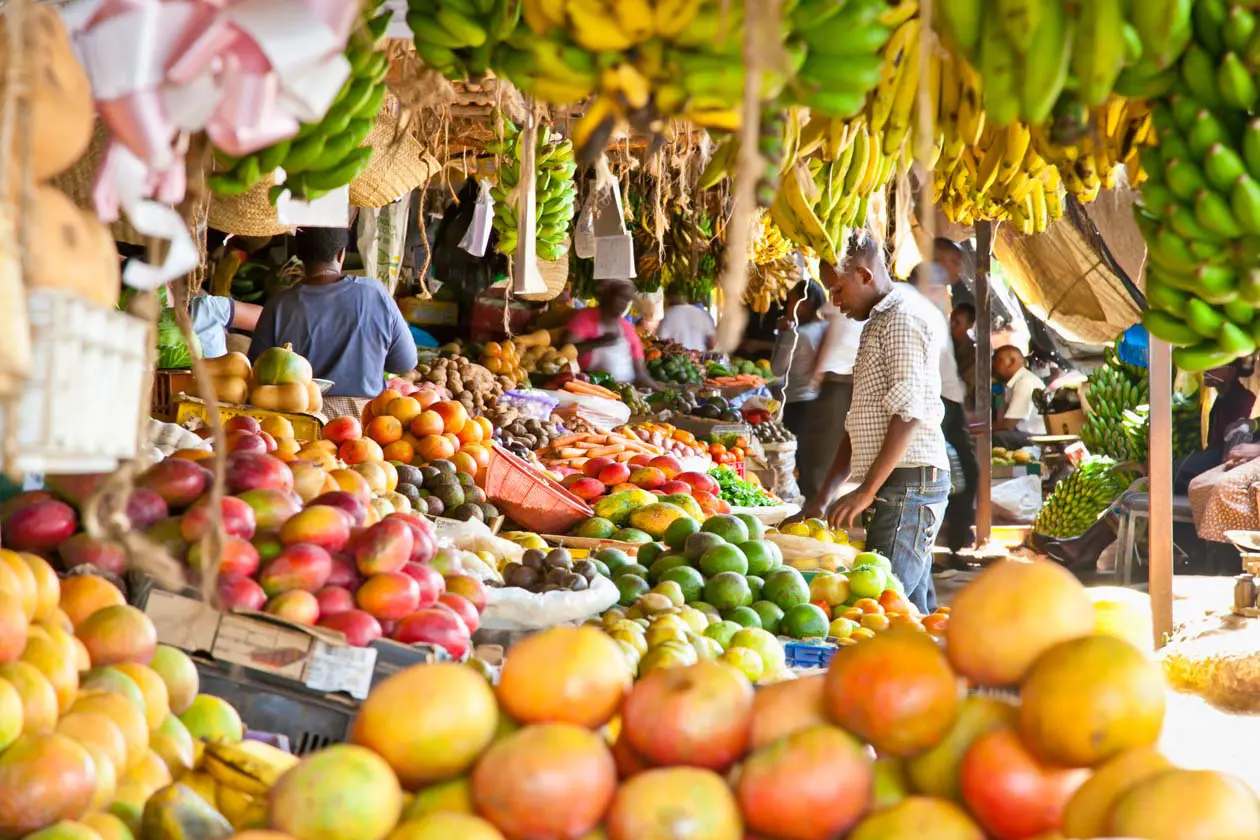 Mercato di frutta e verdura a Nairobi Foto Copyright © Sisterscom.com / Depositphotos