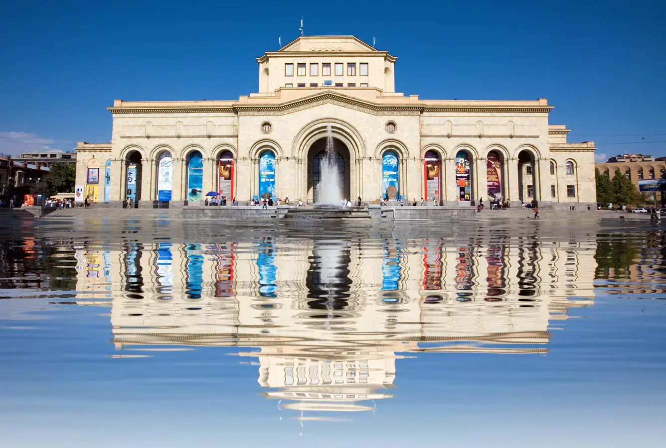 Piazza della Repubblica a&nbsp;Yerevan.&nbsp;Foto:&nbsp;Copyright © Sisterscom.com /&nbsp;Shutterstock